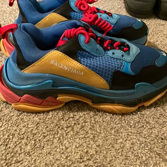 Sneakers - Picture 1 of 6